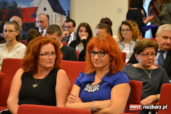 Zdjęcie w galerii na portalu naszraciborz.pl: Raciborska PWSZ zainaugurowała na Zamku Piastowskim rok akademicki 2015/2016 wiadomości z regionu