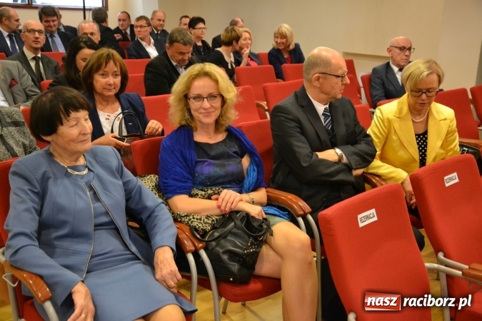 Zdjęcie w galerii na portalu naszraciborz.pl: Raciborska PWSZ zainaugurowała na Zamku Piastowskim rok akademicki 2015/2016 wiadomości z regionu