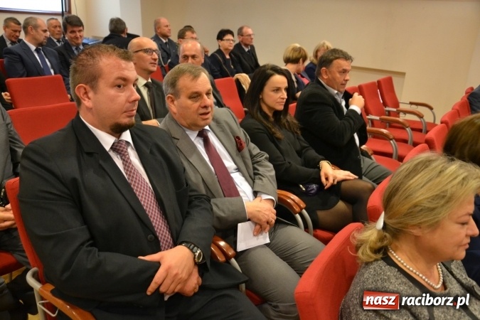 Zdjęcie w galerii na portalu naszraciborz.pl: Raciborska PWSZ zainaugurowała na Zamku Piastowskim rok akademicki 2015/2016 wiadomości z regionu