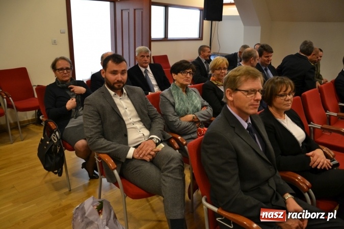 Zdjęcie w galerii na portalu naszraciborz.pl: Raciborska PWSZ zainaugurowała na Zamku Piastowskim rok akademicki 2015/2016 wiadomości z regionu