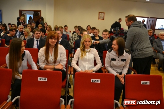 Zdjęcie w galerii na portalu naszraciborz.pl: Raciborska PWSZ zainaugurowała na Zamku Piastowskim rok akademicki 2015/2016 wiadomości z regionu