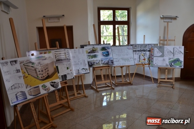 Zdjęcie w galerii na portalu naszraciborz.pl: Raciborska PWSZ zainaugurowała na Zamku Piastowskim rok akademicki 2015/2016 wiadomości z regionu