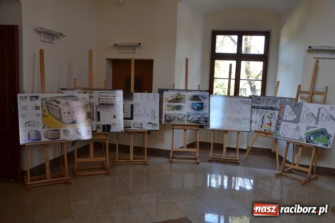 Zdjęcie w galerii na portalu naszraciborz.pl: Raciborska PWSZ zainaugurowała na Zamku Piastowskim rok akademicki 2015/2016 wiadomości z regionu