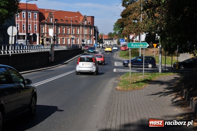 Zdjęcie w galerii na portalu naszraciborz.pl: Prezydent się przyjrzał i dojrzał%u2026 problemy ze skrzyżowaniem. Było też o wiaduktach i obwodnicach wiadomości z regionu
