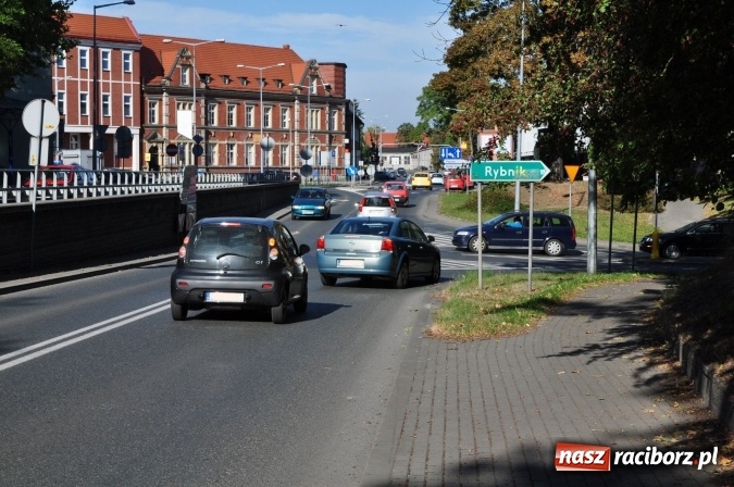Zdjęcie w galerii na portalu naszraciborz.pl: Prezydent się przyjrzał i dojrzał%u2026 problemy ze skrzyżowaniem. Było też o wiaduktach i obwodnicach wiadomości z regionu