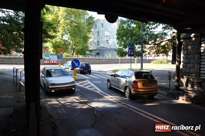 Zdjęcie w galerii na portalu naszraciborz.pl: Prezydent się przyjrzał i dojrzał%u2026 problemy ze skrzyżowaniem. Było też o wiaduktach i obwodnicach wiadomości z regionu