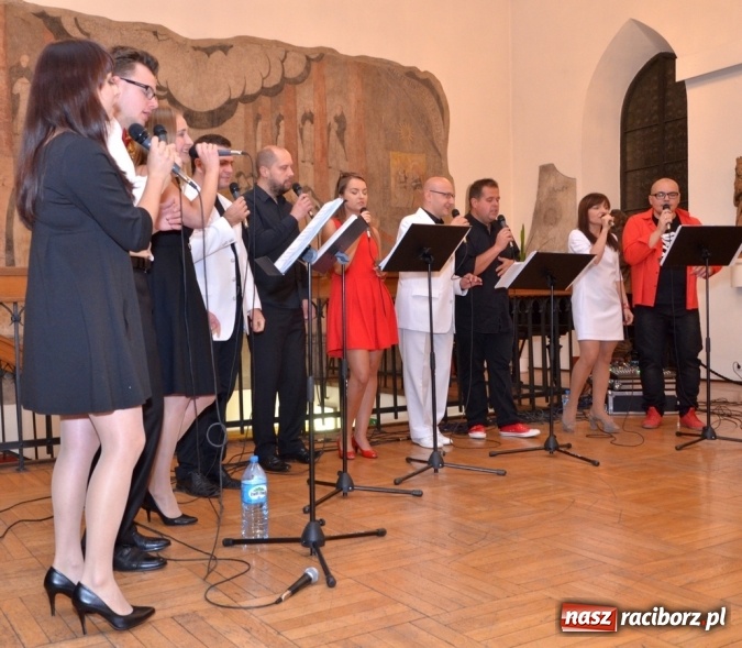 Zdjęcie w galerii na portalu naszraciborz.pl: 6na6='80+'90 - koncert w raciborskim Muzeum wiadomości z regionu