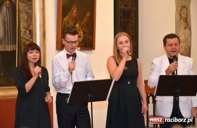 Zdjęcie w galerii na portalu naszraciborz.pl: 6na6='80+'90 - koncert w raciborskim Muzeum wiadomości z regionu