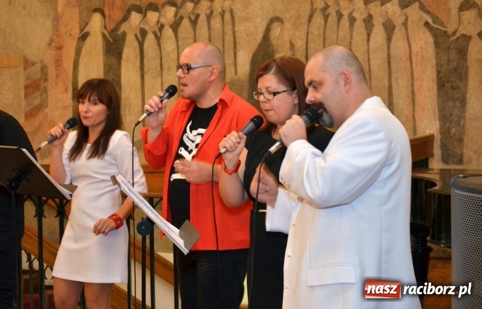 Zdjęcie w galerii na portalu naszraciborz.pl: 6na6='80+'90 - koncert w raciborskim Muzeum wiadomości z regionu