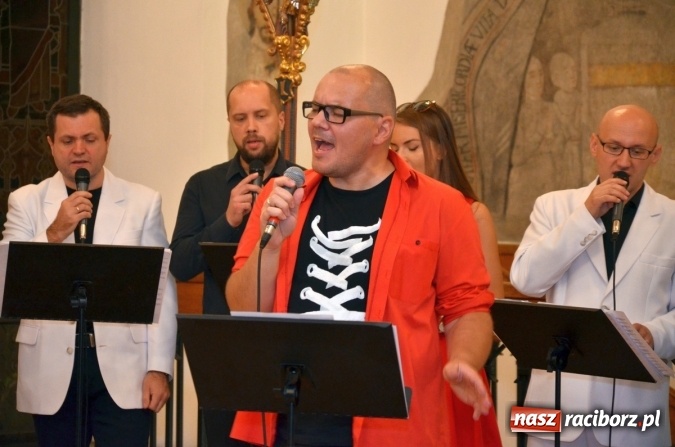 Zdjęcie w galerii na portalu naszraciborz.pl: 6na6='80+'90 - koncert w raciborskim Muzeum wiadomości z regionu