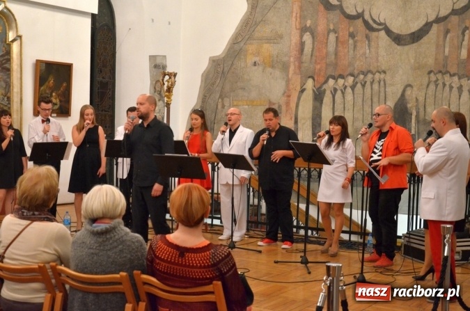 Zdjęcie w galerii na portalu naszraciborz.pl: 6na6='80+'90 - koncert w raciborskim Muzeum wiadomości z regionu