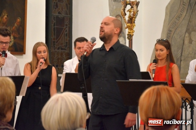 Zdjęcie w galerii na portalu naszraciborz.pl: 6na6='80+'90 - koncert w raciborskim Muzeum wiadomości z regionu