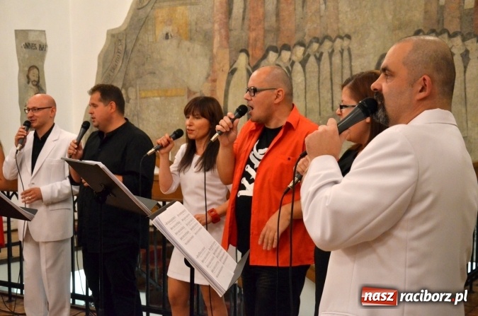 Zdjęcie w galerii na portalu naszraciborz.pl: 6na6='80+'90 - koncert w raciborskim Muzeum wiadomości z regionu