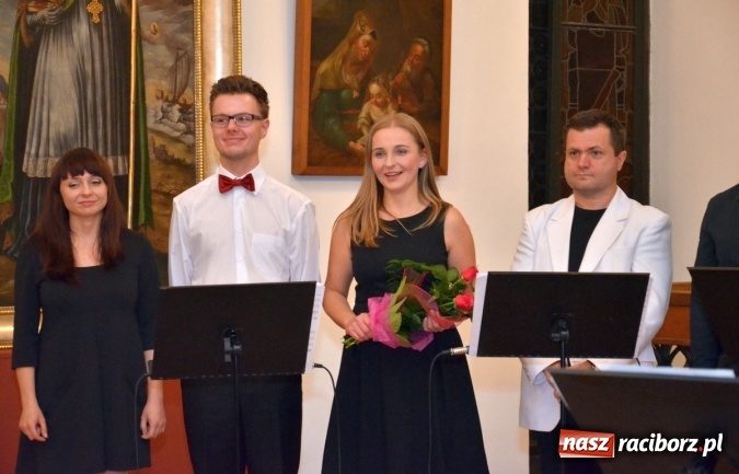 Zdjęcie w galerii na portalu naszraciborz.pl: 6na6='80+'90 - koncert w raciborskim Muzeum wiadomości z regionu