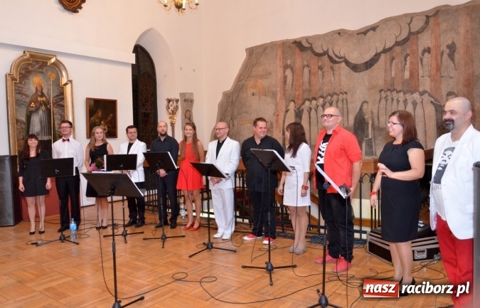 Zdjęcie w galerii na portalu naszraciborz.pl: 6na6='80+'90 - koncert w raciborskim Muzeum wiadomości z regionu