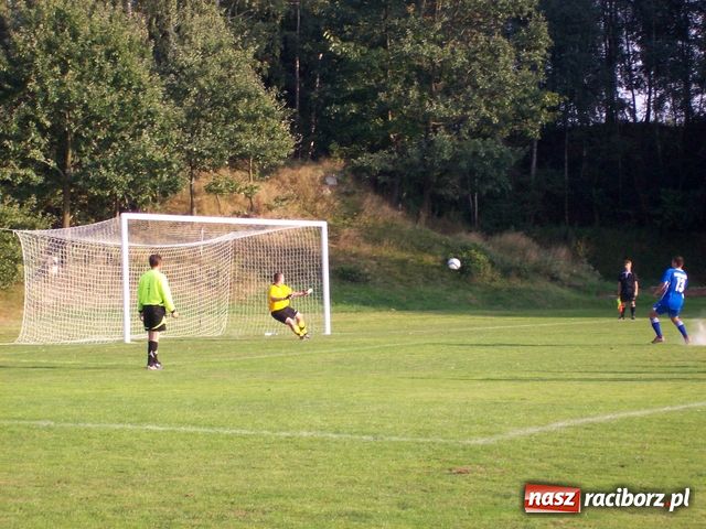 Zdjęcie w galerii na portalu naszraciborz.pl: Zawada - Krzanowice: Niewykorzystane sytuacje się mszczą wiadomości z regionu