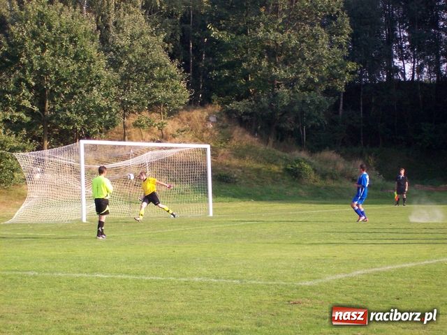 Zdjęcie w galerii na portalu naszraciborz.pl: Zawada - Krzanowice: Niewykorzystane sytuacje się mszczą wiadomości z regionu