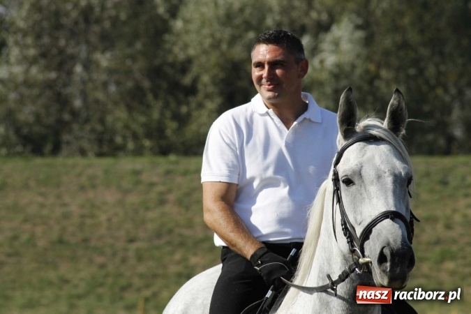 Zdjęcie w galerii na portalu naszraciborz.pl: Piękne amazonki na koniach, czyli Hubertus 2015 na polach na Ostrogu wiadomości z regionu