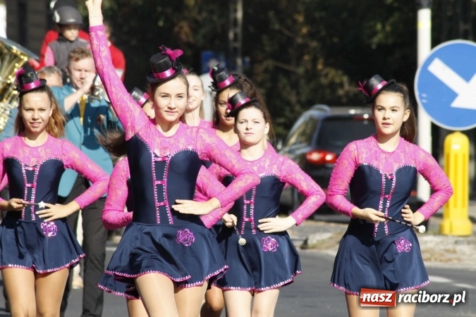 Zdjęcie w galerii na portalu naszraciborz.pl: Piękne amazonki na koniach, czyli Hubertus 2015 na polach na Ostrogu wiadomości z regionu