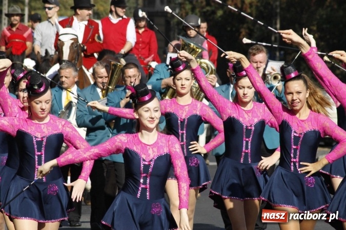 Zdjęcie w galerii na portalu naszraciborz.pl: Piękne amazonki na koniach, czyli Hubertus 2015 na polach na Ostrogu wiadomości z regionu