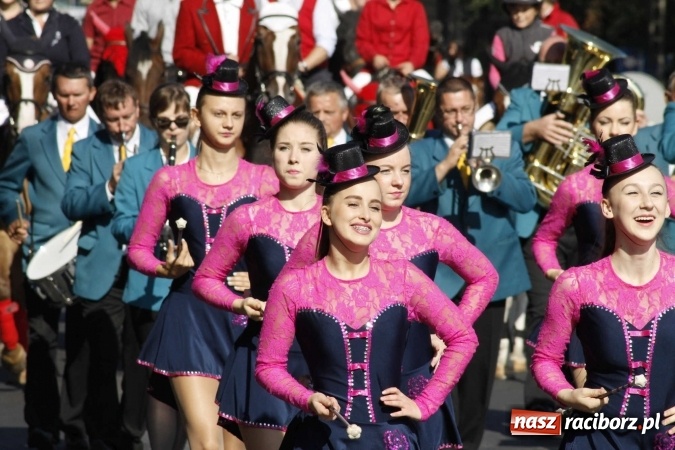 Zdjęcie w galerii na portalu naszraciborz.pl: Piękne amazonki na koniach, czyli Hubertus 2015 na polach na Ostrogu wiadomości z regionu