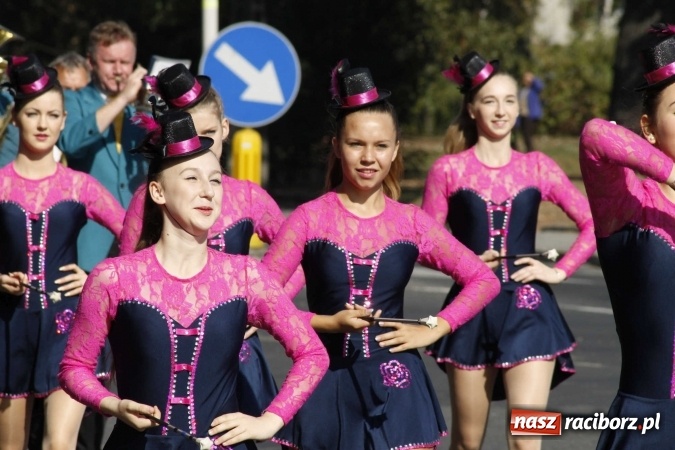 Zdjęcie w galerii na portalu naszraciborz.pl: Piękne amazonki na koniach, czyli Hubertus 2015 na polach na Ostrogu wiadomości z regionu