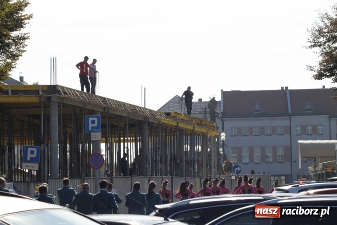 Zdjęcie w galerii na portalu naszraciborz.pl: Piękne amazonki na koniach, czyli Hubertus 2015 na polach na Ostrogu wiadomości z regionu