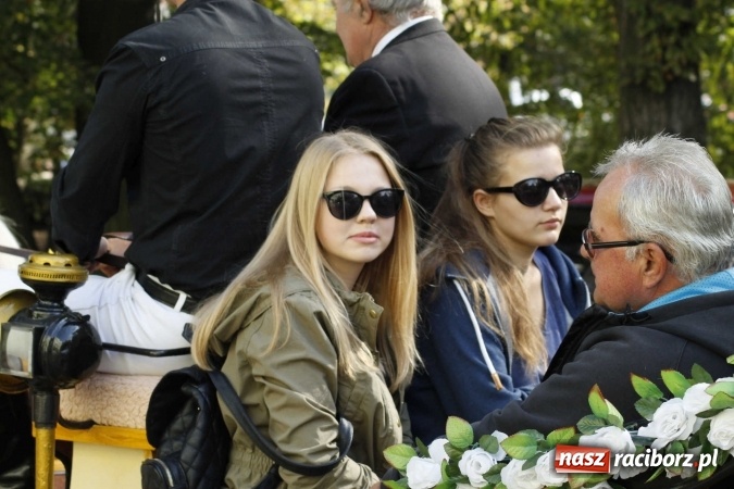 Zdjęcie w galerii na portalu naszraciborz.pl: Piękne amazonki na koniach, czyli Hubertus 2015 na polach na Ostrogu wiadomości z regionu