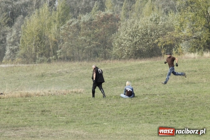 Zdjęcie w galerii na portalu naszraciborz.pl: Piękne amazonki na koniach, czyli Hubertus 2015 na polach na Ostrogu wiadomości z regionu