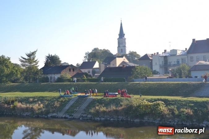 Zdjęcie w galerii na portalu naszraciborz.pl: Kajaki i pontony do hangarów, czyli finał wodniackiego sezonu na górnej Odrze wiadomości z regionu
