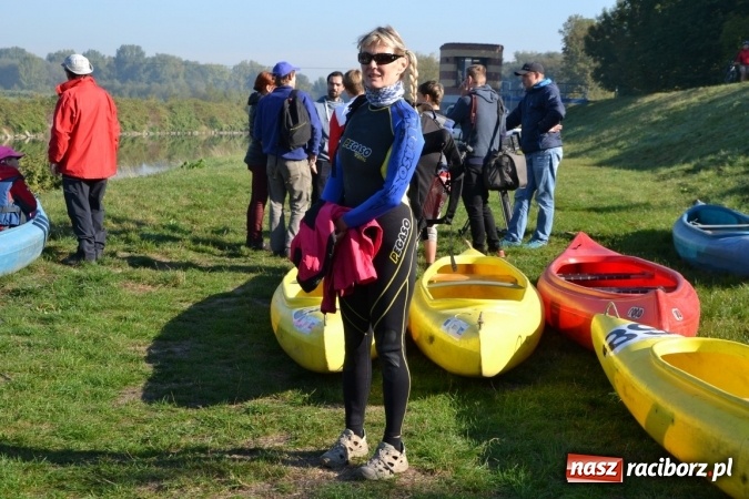 Zdjęcie w galerii na portalu naszraciborz.pl: Kajaki i pontony do hangarów, czyli finał wodniackiego sezonu na górnej Odrze wiadomości z regionu