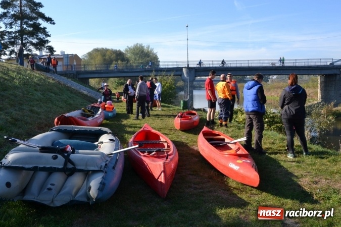 Zdjęcie w galerii na portalu naszraciborz.pl: Kajaki i pontony do hangarów, czyli finał wodniackiego sezonu na górnej Odrze wiadomości z regionu