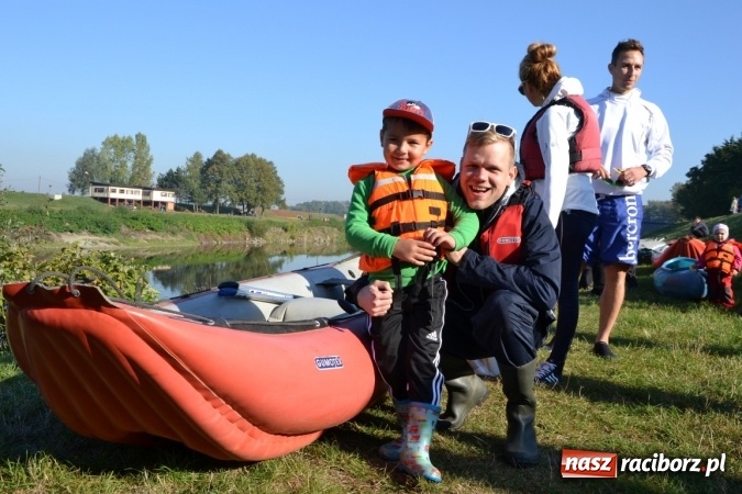 Zdjęcie w galerii na portalu naszraciborz.pl: Kajaki i pontony do hangarów, czyli finał wodniackiego sezonu na górnej Odrze wiadomości z regionu