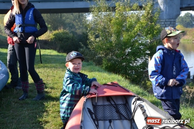Zdjęcie w galerii na portalu naszraciborz.pl: Kajaki i pontony do hangarów, czyli finał wodniackiego sezonu na górnej Odrze wiadomości z regionu