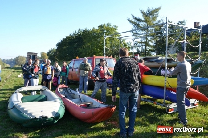 Zdjęcie w galerii na portalu naszraciborz.pl: Kajaki i pontony do hangarów, czyli finał wodniackiego sezonu na górnej Odrze wiadomości z regionu