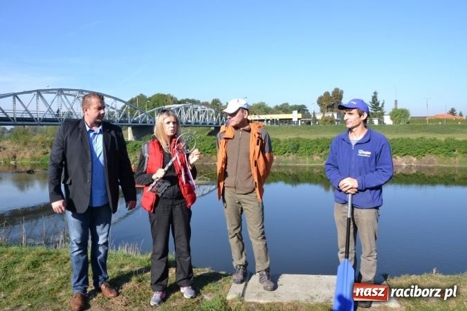 Zdjęcie w galerii na portalu naszraciborz.pl: Kajaki i pontony do hangarów, czyli finał wodniackiego sezonu na górnej Odrze wiadomości z regionu