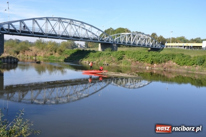 Zdjęcie w galerii na portalu naszraciborz.pl: Kajaki i pontony do hangarów, czyli finał wodniackiego sezonu na górnej Odrze wiadomości z regionu