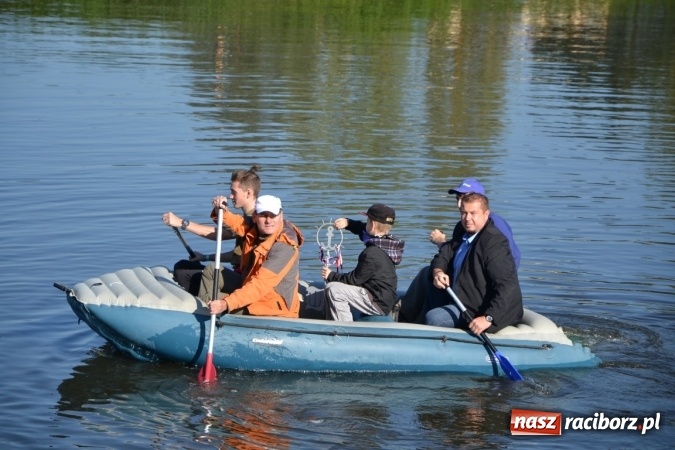 Zdjęcie w galerii na portalu naszraciborz.pl: Kajaki i pontony do hangarów, czyli finał wodniackiego sezonu na górnej Odrze wiadomości z regionu