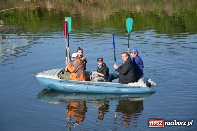 Zdjęcie w galerii na portalu naszraciborz.pl: Kajaki i pontony do hangarów, czyli finał wodniackiego sezonu na górnej Odrze wiadomości z regionu