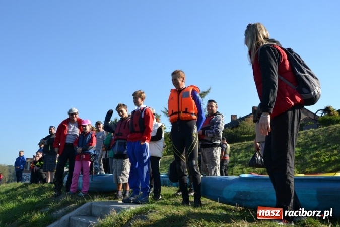 Zdjęcie w galerii na portalu naszraciborz.pl: Kajaki i pontony do hangarów, czyli finał wodniackiego sezonu na górnej Odrze wiadomości z regionu