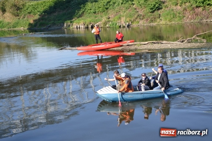 Zdjęcie w galerii na portalu naszraciborz.pl: Kajaki i pontony do hangarów, czyli finał wodniackiego sezonu na górnej Odrze wiadomości z regionu