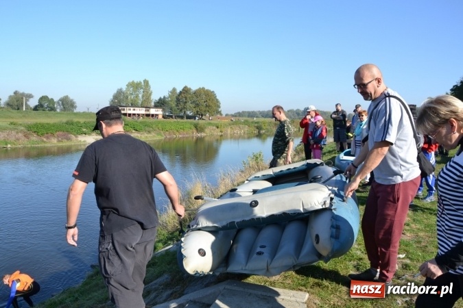 Zdjęcie w galerii na portalu naszraciborz.pl: Kajaki i pontony do hangarów, czyli finał wodniackiego sezonu na górnej Odrze wiadomości z regionu