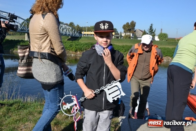 Zdjęcie w galerii na portalu naszraciborz.pl: Kajaki i pontony do hangarów, czyli finał wodniackiego sezonu na górnej Odrze wiadomości z regionu