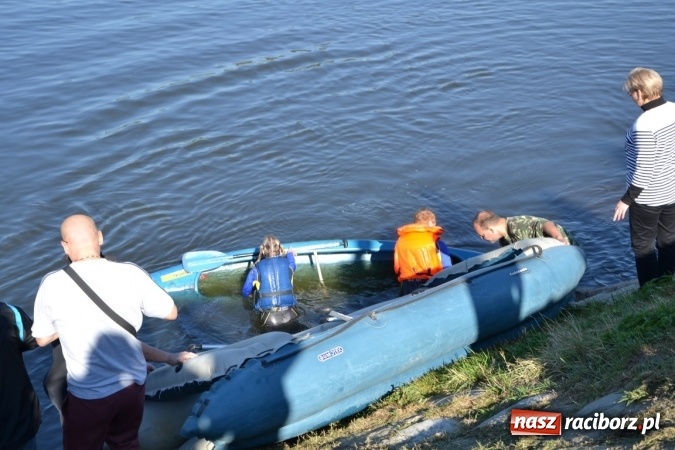 Zdjęcie w galerii na portalu naszraciborz.pl: Kajaki i pontony do hangarów, czyli finał wodniackiego sezonu na górnej Odrze wiadomości z regionu