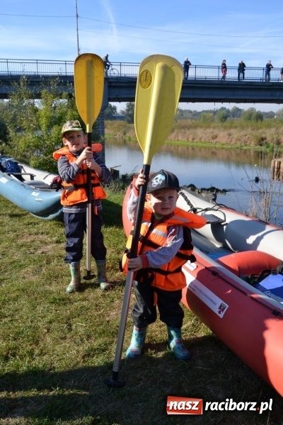 Zdjęcie w galerii na portalu naszraciborz.pl: Kajaki i pontony do hangarów, czyli finał wodniackiego sezonu na górnej Odrze wiadomości z regionu