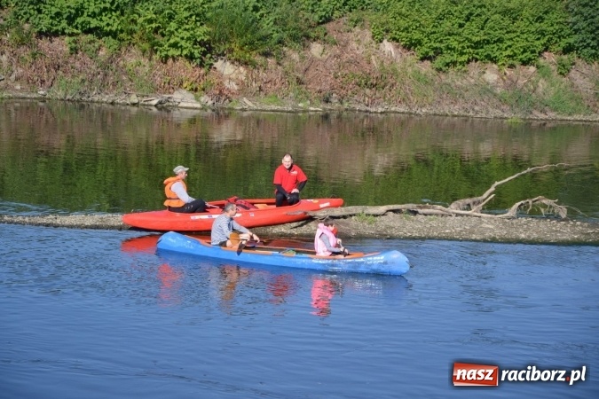 Zdjęcie w galerii na portalu naszraciborz.pl: Kajaki i pontony do hangarów, czyli finał wodniackiego sezonu na górnej Odrze wiadomości z regionu