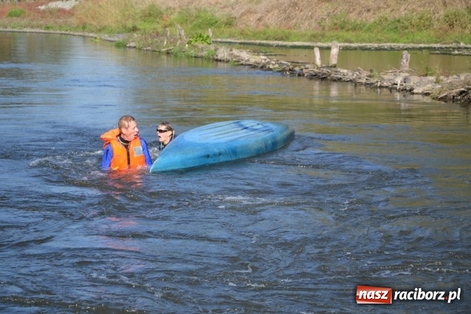 Zdjęcie w galerii na portalu naszraciborz.pl: Kajaki i pontony do hangarów, czyli finał wodniackiego sezonu na górnej Odrze wiadomości z regionu