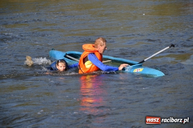 Zdjęcie w galerii na portalu naszraciborz.pl: Kajaki i pontony do hangarów, czyli finał wodniackiego sezonu na górnej Odrze wiadomości z regionu