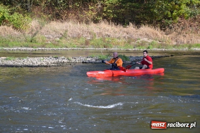 Zdjęcie w galerii na portalu naszraciborz.pl: Kajaki i pontony do hangarów, czyli finał wodniackiego sezonu na górnej Odrze wiadomości z regionu