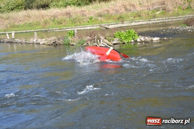 Zdjęcie w galerii na portalu naszraciborz.pl: Kajaki i pontony do hangarów, czyli finał wodniackiego sezonu na górnej Odrze wiadomości z regionu